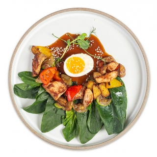 Теплый салат из индейки